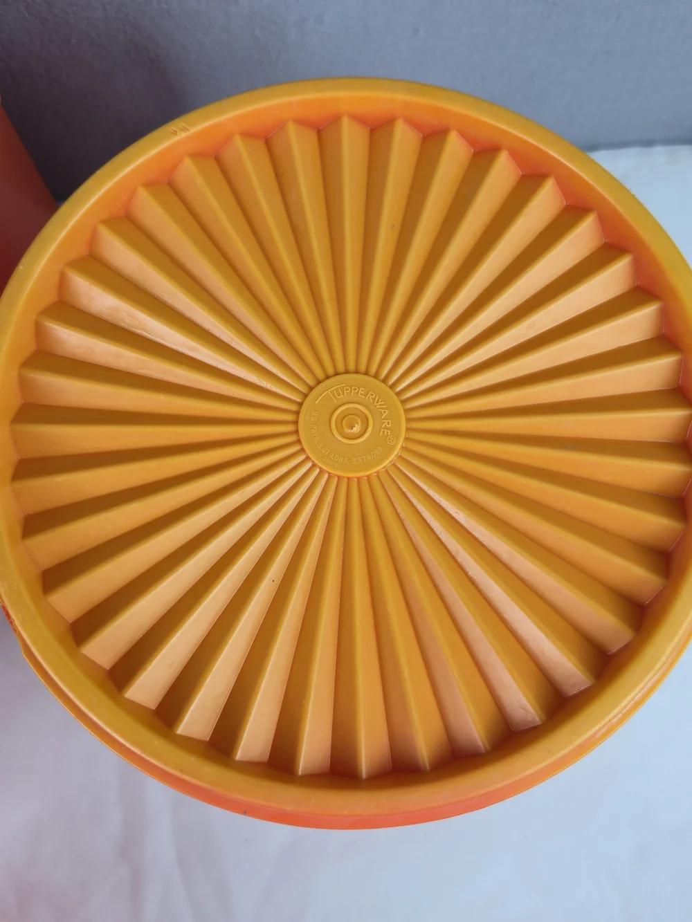 Tupperware classic piece